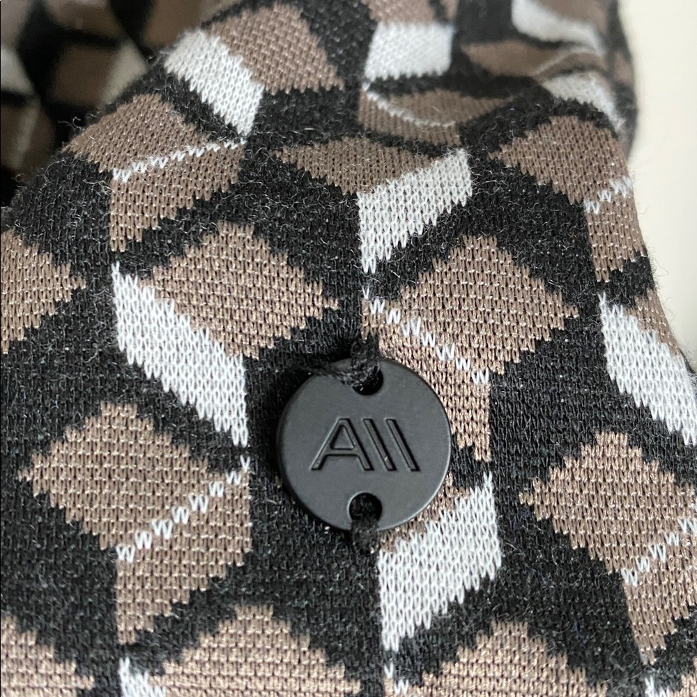 Geometric Print Short Sleeve Top - Picture 2 of 4